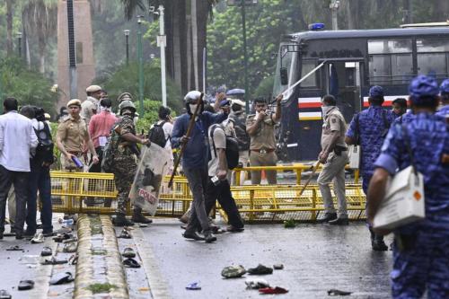 വിദ്യാർഥികൾക്ക് നേരെയുണ്ടായ പൊലീസ് അതിക്രമത്തിൽ സ്വമേധയാ കേസെടുക്കില്ലെന്ന് സുപ്രീം കോടതി