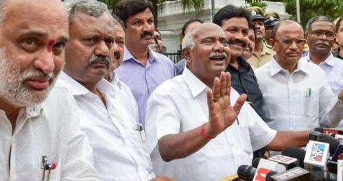 കോണ്‍ഗ്രസ് നേതാക്കളില്‍ നിന്ന് ഭീഷണിയുണ്ടെന്ന പരാതിയുമായി കര്‍ണാടകയിലെ വിമത എം.എല്‍.എമാര്‍