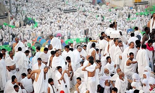 ഹജ്ജിന് തീ­ർ‍­ത്ഥാ­ടക പ്രവാ­ഹം തു­ടങ്ങി­: കിസ്വ ഉയർത്തിക്കെട്ടി