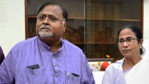 പാർഥാ ചാറ്റർജിയെ മന്ത്രിസഭയിൽ നിന്ന് പുറത്താക്കി പാർഥാ ചാറ്റർജിയെ മന്ത്രിസഭയിൽ നിന്ന് പുറത്താക്കി