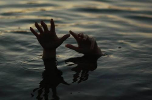 കാസര്‍ഗോഡ് അമ്മയും മകളും കുളത്തിൽ മുങ്ങി മരിച്ച നിലയിൽ
