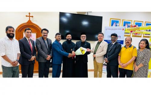 ഫാ. അലക്സാണ്ടർ ജെ കുരിയനുമായി ബഹ്റൈനിലെ വേൾഡ് മലയാളി കൗൺസിൽ  ഭാരവാഹികൾ കൂടിക്കാഴ്ച നടത്തി