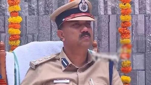 തടവുകാരിൽ നിന്ന് കൈക്കൂലി വാങ്ങി പരോൾ അനുവദിച്ചു: ജയിൽ ഡിഐജി വിനോദ് കുമാറിനെതിരെ വിജിലൻസ് എഫ്‌ഐആർ