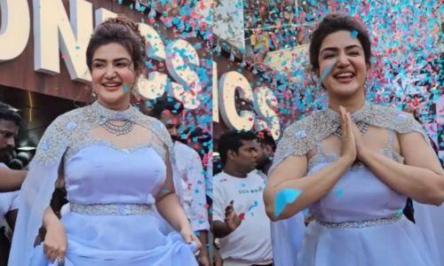 വിവാദങ്ങൾക്ക് പിന്നാലെ ആദ്യ ഉദ്ഘാടനത്തിന് പാലക്കാട്ടെത്തി ഹണി റോസ് വിവാദങ്ങൾക്ക് പിന്നാലെ ആദ്യ ഉദ്ഘാടനത്തിന് പാലക്കാട്ടെത്തി ഹണി റോസ്