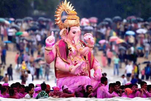 ഹരിയാനയിൽ ഗണേശവിഗ്രഹ നിമജ്ജനത്തിനിടെ ആറ് പേർ മുങ്ങി മരിച്ചു ഹരിയാനയിൽ ഗണേശവിഗ്രഹ നിമജ്ജനത്തിനിടെ ആറ് പേർ മുങ്ങി മരിച്ചു