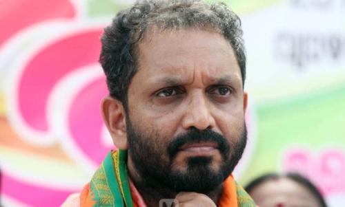 മഞ്ചേശ്വരം കോഴക്കേസിൽ കെ.സുരേന്ദ്രൻ ഒന്നാംപ്രതിയായുള്ള കുറ്റ പത്രം സമർപ്പിച്ചു മഞ്ചേശ്വരം കോഴക്കേസിൽ കെ.സുരേന്ദ്രൻ ഒന്നാംപ്രതിയായുള്ള കുറ്റ പത്രം സമർപ്പിച്ചു