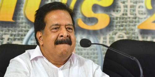 'പി ടി ഉഷയ്ക്ക് രാഷ്ട്രീയമില്ല'; ആഭ്യന്തരമന്ത്രിയായിരുന്നെങ്കില് എകെജി സെന്റര് അക്രമിയെ മണിക്കൂറിനുള്ളില് പിടിച്ചേനെയെന്ന് ചെന്നിത്തല 'പി ടി ഉഷയ്ക്ക് രാഷ്ട്രീയമില്ല'; ആഭ്യന്തരമന്ത്രിയായിരുന്നെങ്കില് എകെജി സെന്റര് അക്രമിയെ മണിക്കൂറിനുള്ളില് പിടിച്ചേനെയെന്ന് ചെന്നിത്തല