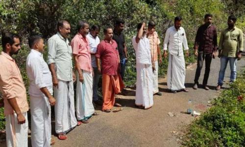 കേരളത്തിന്റെ ഭൂമിയിൽ ബഫർ സോൺ അടയാളപ്പെടുത്തി കർണാടക; പ്രതിഷേധവുമായി നാട്ടുകാർ കേരളത്തിന്റെ ഭൂമിയിൽ ബഫർ സോൺ അടയാളപ്പെടുത്തി കർണാടക; പ്രതിഷേധവുമായി നാട്ടുകാർ