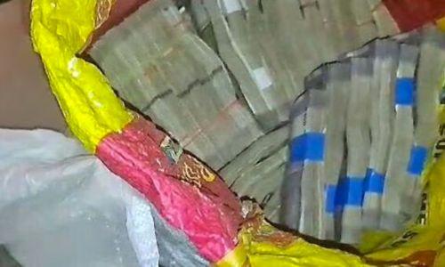 ചെന്നൈയിൽ ട്രെയിനിൽനിന്ന് നാല് കോടി രൂപ പിടികൂടി; ബിജെപി പ്രവർത്തകനടക്കം നാല് പേർ പിടിയിൽ ചെന്നൈയിൽ ട്രെയിനിൽനിന്ന് നാല് കോടി രൂപ പിടികൂടി; ബിജെപി പ്രവർത്തകനടക്കം നാല് പേർ പിടിയിൽ