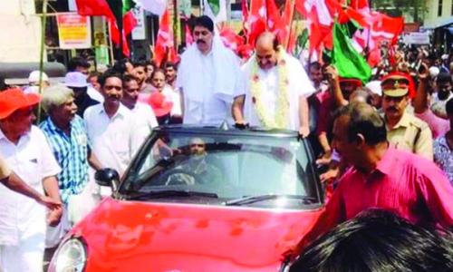 വി­വാ­ദ കാർ യാ­ത്ര : പാ­ർ­ട്ടി­ അന്വേ­ഷി­ക്കു­മെന്ന് കോ­ടി­യേ­രി­