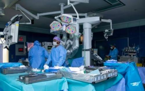 റോബോട്ട് ഉപയോഗിച്ച് പൂർണ കരൾ മാറ്റിവയ്ക്കൽ ശസ്ത്രക്രിയ നടത്തി ചരിത്രം കുറിച്ച് സൗദി