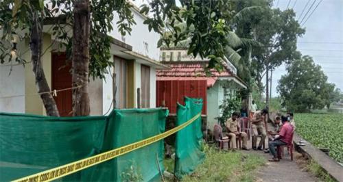 ദൃശ്യം മോഡൽ കൊലപാതകം; ആലപ്പുഴയിൽ നിന്നും കാണാതായ യുവാവിന്റെ മൃതദേഹം വീട്ടിനുള്ളിൽ കുഴിച്ചിട്ട നിലയിൽ ദൃശ്യം മോഡൽ കൊലപാതകം; ആലപ്പുഴയിൽ നിന്നും കാണാതായ യുവാവിന്റെ മൃതദേഹം വീട്ടിനുള്ളിൽ കുഴിച്ചിട്ട നിലയിൽ