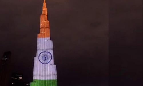 റിപ്പബ്ലിക് ദിനാഘോഷം: ഇന്ത്യൻ പതാകയാൽ തിളങ്ങി ബുർജ് ഖലീഫ റിപ്പബ്ലിക് ദിനാഘോഷം: ഇന്ത്യൻ പതാകയാൽ തിളങ്ങി ബുർജ് ഖലീഫ