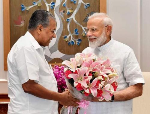 പ്രധാനമന്ത്രി നരേന്ദ്രമോദിയെ കണ്ട് മുഖ്യമന്ത്രി പിണറായി വിജയൻ