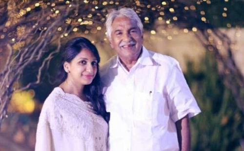 രാ​ഷ്ട്രീ​യ​ത്തി​ൽ സ​ജീ​വ​മാ​കാൻ ആ​ലോ​ചി​ക്കു​ന്നി​ല്ലെ​ന്ന് ഉ​മ്മ​ൻചാ​ണ്ടി​യു​ടെ മ​ക​ൾ‍
