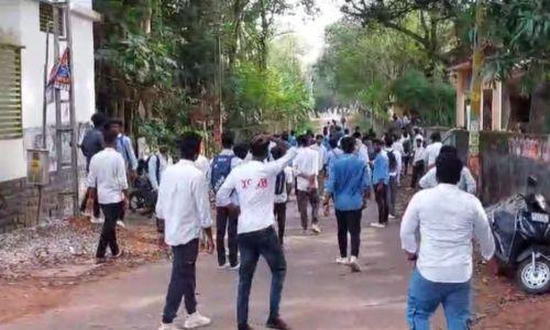 ധനുവച്ചപുരത്ത് എസ്എഫ്ഐ – എ ബി വി പി വിദ്യാർത്ഥികൾ തമ്മിൽ സംഘർഷം ധനുവച്ചപുരത്ത് എസ്എഫ്ഐ – എ ബി വി പി വിദ്യാർത്ഥികൾ തമ്മിൽ സംഘർഷം
