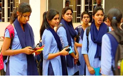 മലപ്പുറത്ത് പ്ലസ് വൺ സീറ്റ് ക്ഷാമം; 20,000 കുട്ടികൾക്ക് സീറ്റില്ല മലപ്പുറത്ത് പ്ലസ് വൺ സീറ്റ് ക്ഷാമം; 20,000 കുട്ടികൾക്ക് സീറ്റില്ല