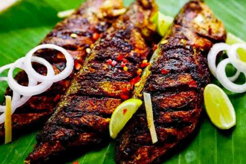 മീൻ വറുത്തതിന് ഉപ്പും രുചിയുമില്ല; കൊച്ചിയിൽ പ്രകോപിതനായ ഹോട്ടലുടമ ഷെഫിനെ കത്തിയെടുത്ത് വെട്ടി