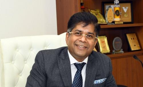 പമ്പാവാസൻ നായർക്ക് പ്രവാസി ഭാരതീയ എക്സലൻസ് പുരസ്കാരം