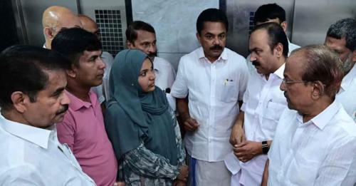 വയറ്റിൽ കത്രിക കുടുങ്ങിയ സംഭവം, ഹർഷിനക്ക് യുഡിഎഫ് ചികിത്സ നൽകും: വി ഡി സതീശൻ വയറ്റിൽ കത്രിക കുടുങ്ങിയ സംഭവം, ഹർഷിനക്ക് യുഡിഎഫ് ചികിത്സ നൽകും: വി ഡി സതീശൻ