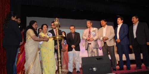 സാമൂഹ്യ പ്രവർത്തകർക്കും ആരോഗ്യപ്രവർത്തകർക്കും കാൻസർ കെയർ ഗ്രൂപ്പിന്റെ ആദരം സാമൂഹ്യ പ്രവർത്തകർക്കും ആരോഗ്യപ്രവർത്തകർക്കും കാൻസർ കെയർ ഗ്രൂപ്പിന്റെ ആദരം