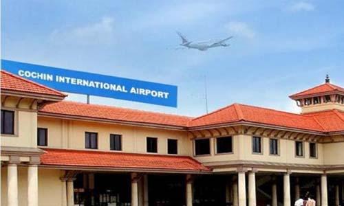 നെടുമ്പാശ്ശേരിയിൽ ആയുധങ്ങളും മയക്കുമരുന്നും ഉപേക്ഷിച്ച നിലയില് നെടുമ്പാശ്ശേരിയിൽ ആയുധങ്ങളും മയക്കുമരുന്നും ഉപേക്ഷിച്ച നിലയില്