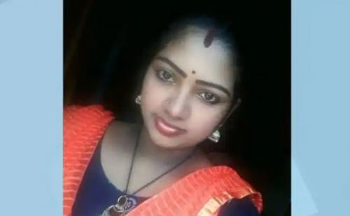 സോഷ്യല് മീഡിയയില് വീഡിയോ ചെയ്തതിന് കാമുകന് തീകൊളുത്തിയ യുവതി മരിച്ചു സോഷ്യല് മീഡിയയില് വീഡിയോ ചെയ്തതിന് കാമുകന് തീകൊളുത്തിയ യുവതി മരിച്ചു