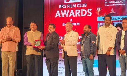 യാത്രയയപ്പ് നൽകി