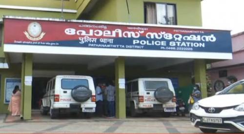 പത്തനംതിട്ടയിൽ സ്ത്രീകളെ ശല്യം ചെയ്ത പൊലീസുകാരന് സസ്പെൻഷൻ പത്തനംതിട്ടയിൽ സ്ത്രീകളെ ശല്യം ചെയ്ത പൊലീസുകാരന് സസ്പെൻഷൻ