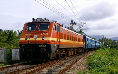 ട്രെയിൻ സർവീസുകൾക്ക് നിയന്ത്രണം; ഇന്ന് 15 ട്രെയിനുകൾ പൂർണമായും റദ്ദാക്കി ട്രെയിൻ സർവീസുകൾക്ക് നിയന്ത്രണം; ഇന്ന് 15 ട്രെയിനുകൾ പൂർണമായും റദ്ദാക്കി 
