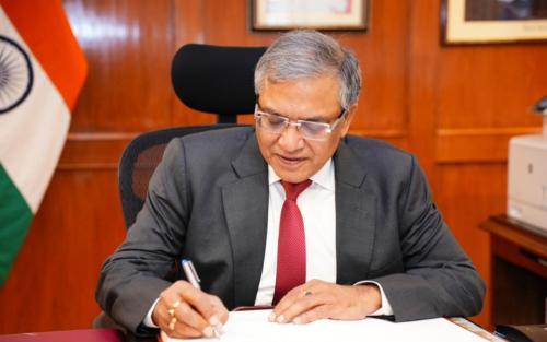 ഗ്യാനേഷ് കുമാറിനെ സസ്പെൻഡ് ചെയ്യാനാകില്ല: കേന്ദ്രത്തിനും തെരഞ്ഞെടുപ്പ് കമീഷനും സുപ്രീം കോടതി നോട്ടീസ്