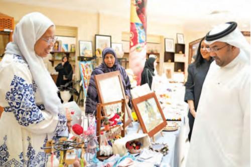 'ബഹ്‌റൈനി ടച്ച്' പ്രദർശനം ആരംഭിച്ചു; പ്രാദേശിക ഉൽപ്പന്നങ്ങൾക്കും കരകൗശല ഉദ്യമങ്ങൾക്കും പിന്തുണയുമായി മന്ത്രാലയം