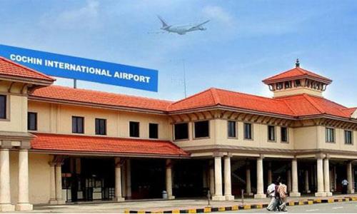 ഹെ­ലി­കോ­പ്ടർ തെ­ന്നി­മാ­റി : നെ­ടു­ന്പാ­ശേരി­ വി­മാ­നത്താ­വളത്തി­ലെ­ റൺ‍­വേ­ അടച്ചി­ട്ടു­