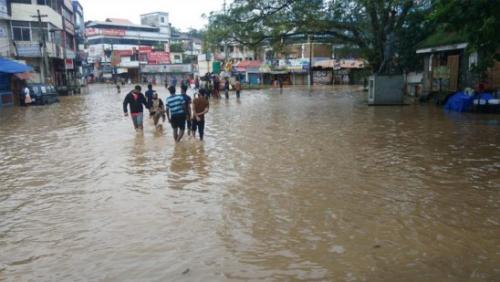 മഴ ദുരിതത്തിൽ തെക്കൻ കേരളം; താഴ്ന്ന പ്രദേശങ്ങൾ വെള്ളത്തിനടിയിൽ മഴ ദുരിതത്തിൽ തെക്കൻ കേരളം; താഴ്ന്ന പ്രദേശങ്ങൾ വെള്ളത്തിനടിയിൽ