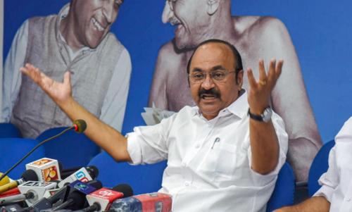 ദുരിതാശ്വാസ ഫണ്ട് തട്ടിപ്പ്: എംഎല്എ എന്ന നിലയിലാണ് താന് ഒപ്പ് നൽകിയതെന്ന് വി ഡി സതീശൻ ദുരിതാശ്വാസ ഫണ്ട് തട്ടിപ്പ്: എംഎല്എ എന്ന നിലയിലാണ് താന് ഒപ്പ് നൽകിയതെന്ന് വി ഡി സതീശൻ