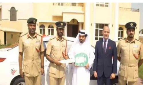 ട്രാഫിക് നിയമങ്ങള്‍ പാലിച്ചപ്പോള്‍ സമ്മാനമായി ലഭിച്ചത് കാര്‍