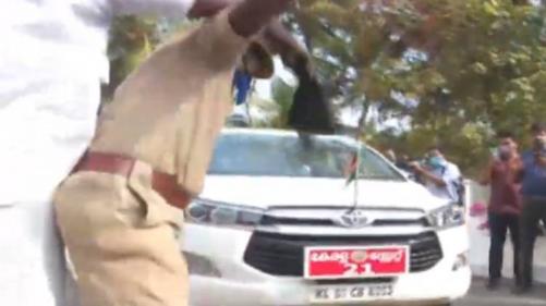 കൊച്ചിയിൽ സ്പീക്കർക്കെതിരേ കരിങ്കൊടി പ്രതിഷേധം കൊച്ചിയിൽ സ്പീക്കർക്കെതിരേ കരിങ്കൊടി പ്രതിഷേധം
