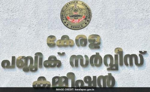 പി​എ​സ്‌​സി ന​ട​ത്തു​ന്ന പ്ല​സ്ടു ത​ല പ്രാ​ഥ​മി​ക പ​രീ​ക്ഷ​യു​ടെ ഹാ​ൾ​ടി​ക്ക​റ്റ് പ്ര​സി​ദ്ധീ​ക​രി​ച്ചു