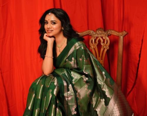 നമിത പ്രമോദിന്റെ സാരി ബ്രാൻഡിന് മോഡലായി മീനാക്ഷി ദിലീപ്; പട്ടുസാരിയിൽ തനി മഞ്ജു വാര്യർ എന്ന് ആരാധകർ