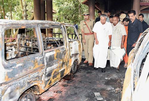 സന്ദീപാനന്ദഗിരിയുടെ ആശ്രമം കത്തിച്ചത് ആർഎസ്എസ് പ്രവർത്തകനെന്ന് വെളിപ്പെടുത്തൽ സന്ദീപാനന്ദഗിരിയുടെ ആശ്രമം കത്തിച്ചത് ആർഎസ്എസ് പ്രവർത്തകനെന്ന് വെളിപ്പെടുത്തൽ