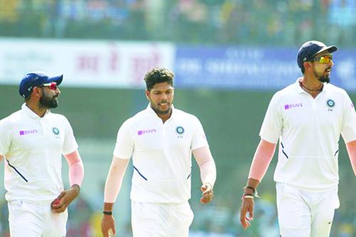 ഇന്ത്യയുടെ മുന്നിൽ അടിപതറി;  ബംഗ്ലാദേശിന് ആദ്യ 15 ഓവറിൽ അഞ്ച് വിക്കറ്റുകൾ നഷ്ടം