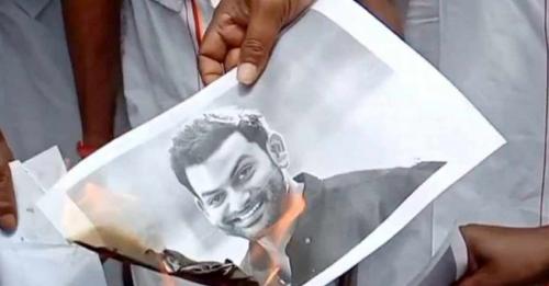 മുല്ലപ്പെരിയാർ: പൃഥ്വിരാജിനെതിരെ തമിഴ്നാട്ടിൽ വ്യാപക പ്രതിഷേധം മുല്ലപ്പെരിയാർ: പൃഥ്വിരാജിനെതിരെ തമിഴ്നാട്ടിൽ വ്യാപക പ്രതിഷേധം
