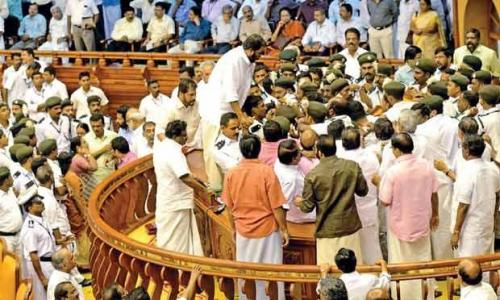 നിയമസഭാ കൈയാങ്കളി കേസ്: പ്രതികളുടെ വിടുതൽ ഹർജിക്കെതിരെ സമർപ്പിക്കപ്പെട്ട തടസഹർജികൾ തള്ളി നിയമസഭാ കൈയാങ്കളി കേസ്: പ്രതികളുടെ വിടുതൽ ഹർജിക്കെതിരെ സമർപ്പിക്കപ്പെട്ട തടസഹർജികൾ തള്ളി