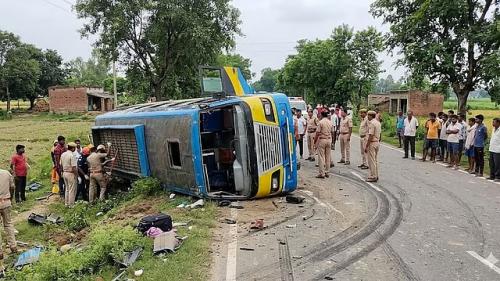 ഉത്തർപ്രദേശിൽ ബസ് മറിഞ്ഞ് ആറ് പേർ മരിച്ചു; 10 പേർക്ക് പരിക്ക്
