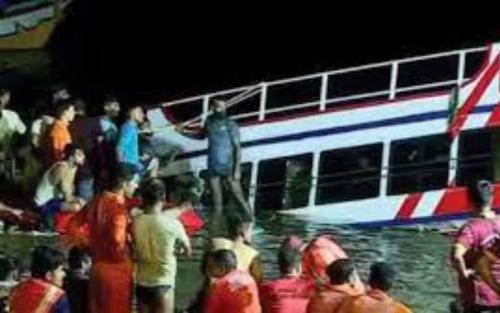 താനൂർ ബോട്ടപകടം: നഗസരസഭ ചെയർമാന്റെ വാട്സ്ആപ്പ് സന്ദേശം പുറത്തായത് വിവാദത്തിൽ താനൂർ ബോട്ടപകടം: നഗസരസഭ ചെയർമാന്റെ വാട്സ്ആപ്പ് സന്ദേശം പുറത്തായത് വിവാദത്തിൽ