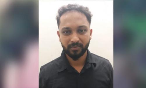 കരിപ്പൂർ വിമാനത്താവളത്തിൽ 63 ലക്ഷം രൂപയുടെ സ്വർണം പിടികൂടി കരിപ്പൂർ വിമാനത്താവളത്തിൽ 63 ലക്ഷം രൂപയുടെ സ്വർണം പിടികൂടി