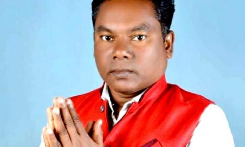ബിജെപി നേതാവിനെ കുടുംബാംഗങ്ങളുടെ കൺമുന്നിൽ കൊലപ്പെടുത്തി മാവോയിസ്റ്റുകൾ ബിജെപി നേതാവിനെ കുടുംബാംഗങ്ങളുടെ കൺമുന്നിൽ കൊലപ്പെടുത്തി മാവോയിസ്റ്റുകൾ