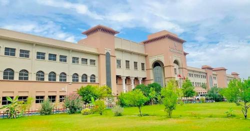 ലോക റെക്കോർഡ് ലക്ഷ്യമിട്ട് ഇന്ത്യൻ സ്കൂൾ: 3,500 വിദ്യാർഥികളെ അണിനിരത്തി മനുഷ്യ പതാക