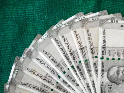 റെക്കോഡ് നഷ്ടമെന്ന നാണക്കേട് മറികടന്നു: തിരിച്ച് കയറി രൂപ