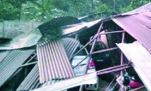 മഴയിലും ചുഴലിക്കാറ്റിലും കനത്ത നാശനഷ്ടം